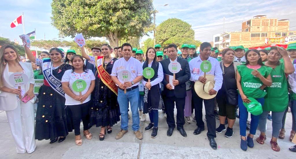 MinamPeru's tweet photo. 📢#Lambayeque | ¡#ReciclaYa! ♻️ | Con el fin de promover en la ciudadanía el adecuado manejo de los residuos sólidos y su segregación en la fuente, el #MINAM implementa esta campaña a nivel nacional en el marco de la Feria de Exposiciones Típico Culturales de Monsefú (#Fexticum). https://t.co/YenxlhsVfQ