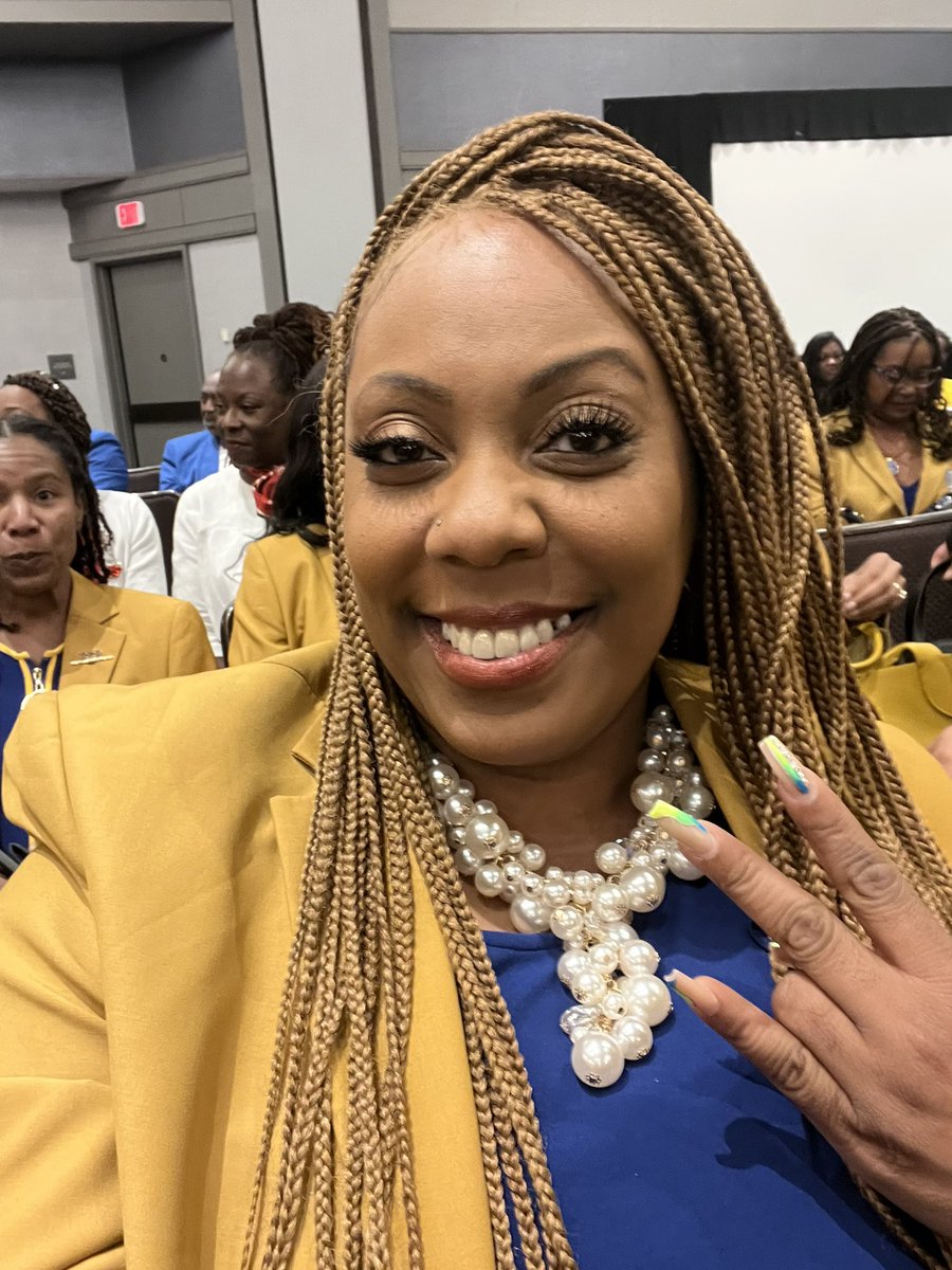 SheKnowsSports's tweet image. When you’re an Iota Sweetheart &amp;amp; an SGRho, sometimes you have to play two parts 🤎💛💙 #OwSweet #EEYIP #60ThConclave2023