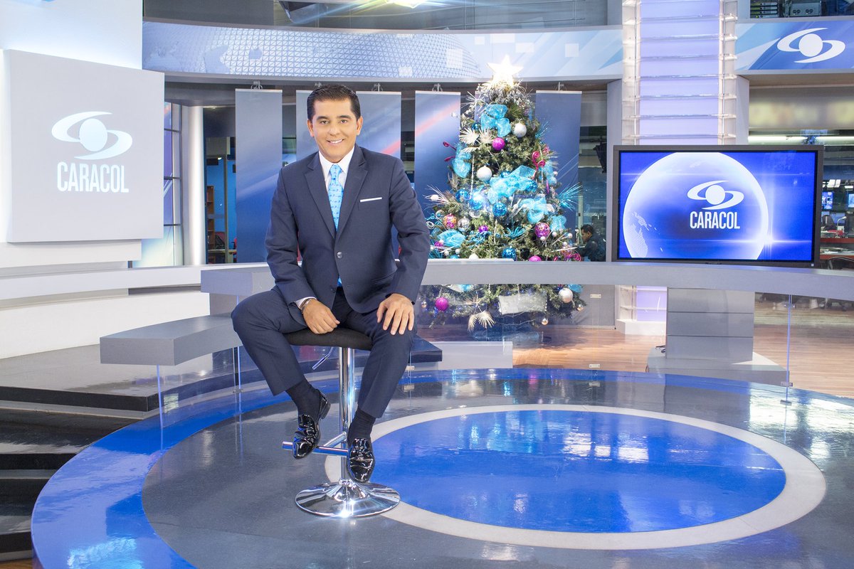 AscencioNelson's tweet photo. Después de 25 años de experiencia y un exitoso recorrido profesional, me despido del Canal Caracol. Gracias a las directivas, compañeros, productores, camarógrafos, asistentes y demás personal de esta excelente casa periodística. Ahora soy agente libre. https://t.co/q9GD6TQLoU