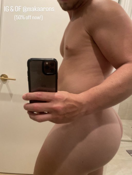 Holy Thick.  Retweet for a treat in the DMs..  Picking 10 of you again on Sunday :)  50% off my OF now