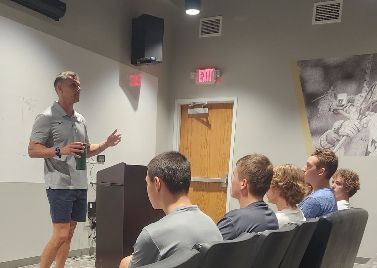 Ryno502's tweet photo. Got some great work in at the #UpperHandLax Goalie camp & hear from one of the best. Thanks @JohnGalloway15. @JAX_MLAX π¬π₯π₯
https://t.co/HbbI38TWOa