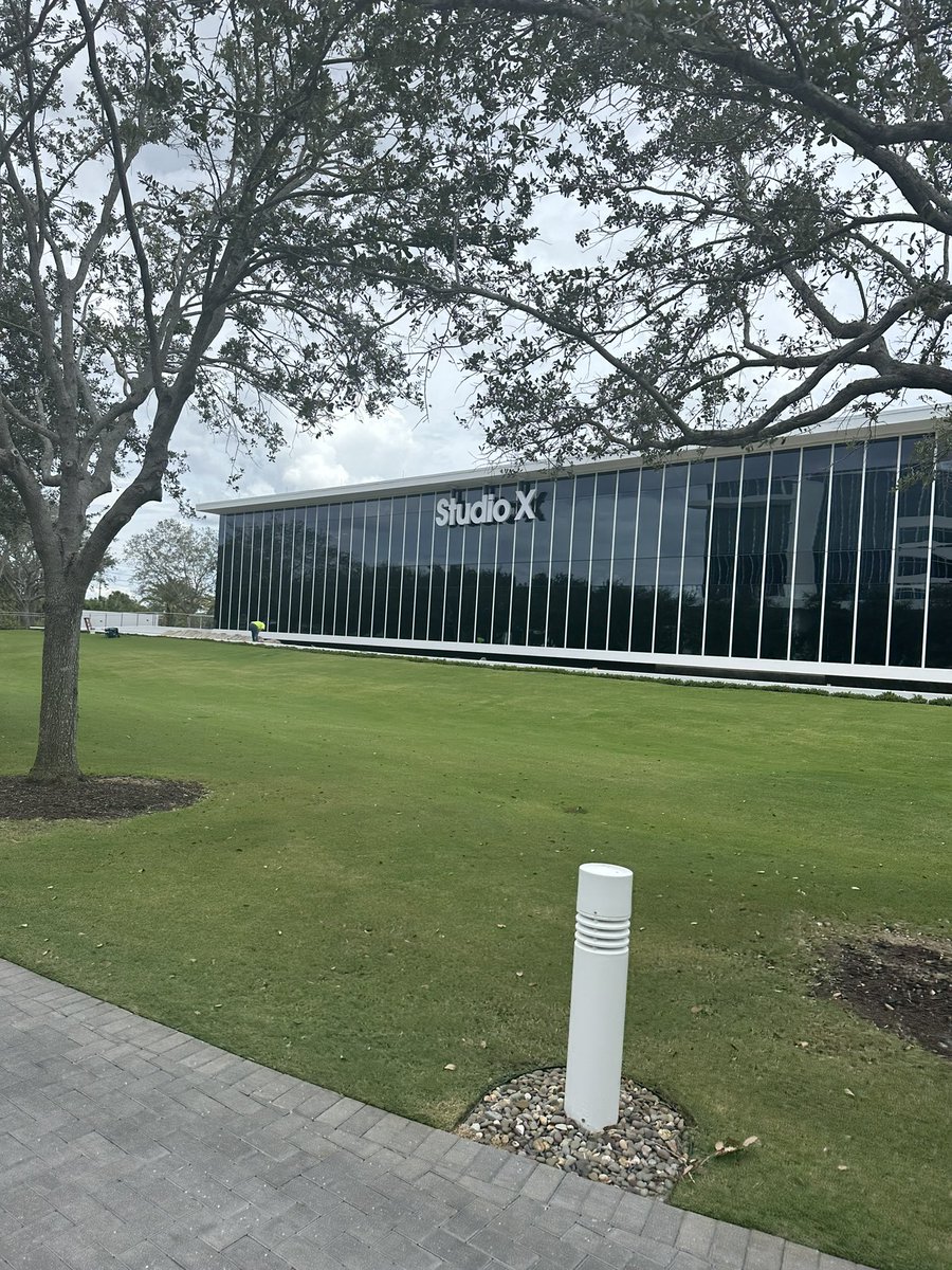 SpecialtyOrtho1's tweet image. Sparky Luster (CEO), Dr. Ryves Moore, Blake Jeffries (Director of Nursing), and Dr. Cal Adams enjoyed a unique experience today at Arthrex Studio at Arthrex’s Corporate Headquarters in Naples, Florida. Our team had the opportunity to explore a 3D mock-up of a future SOG ASC.