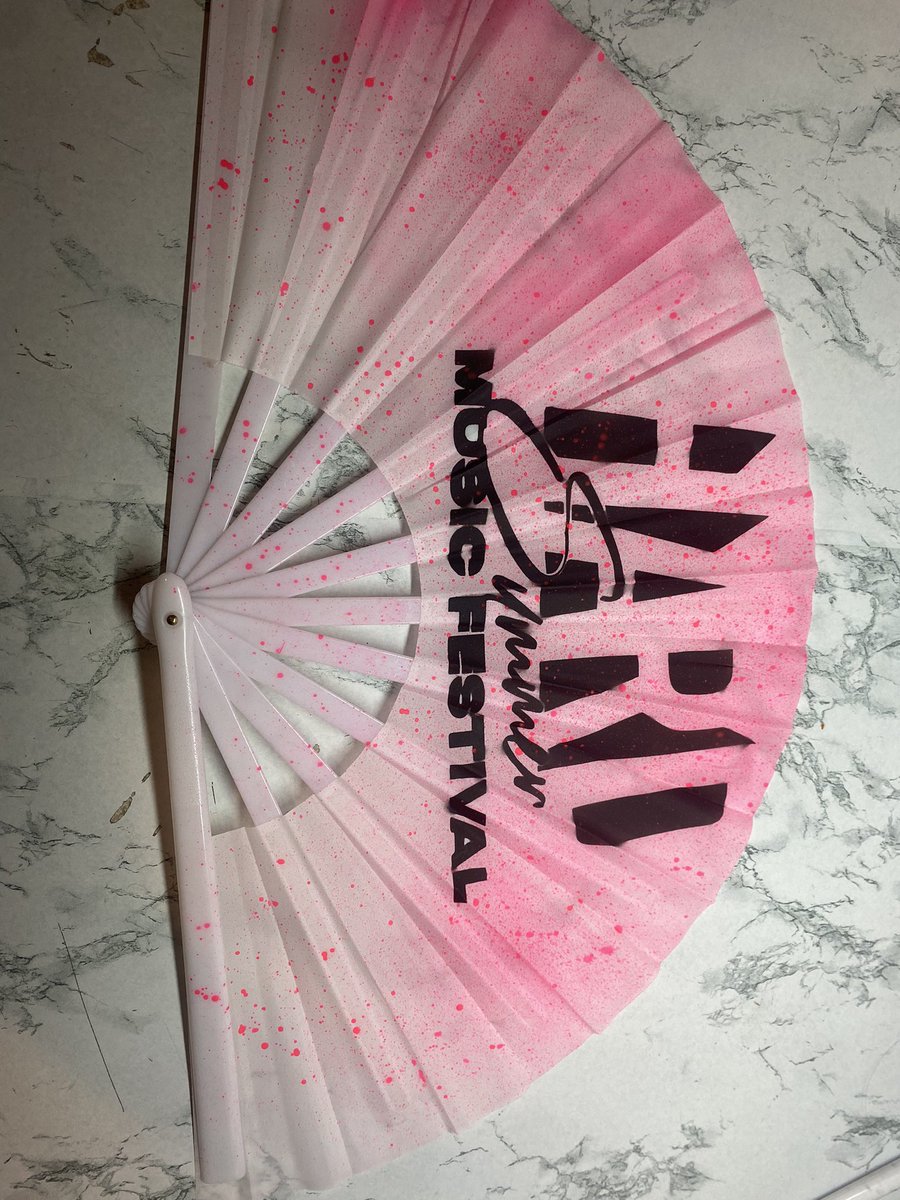fryyybaby's tweet photo. Custom Hard Summer fans 💖✔️
@DNTSWEATITFRNDS https://t.co/TlYOKQCc05