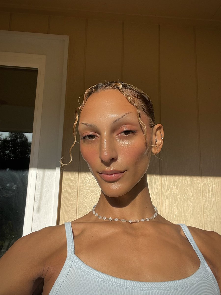 itsmilladean's tweet photo. Hi 🍯✨ https://t.co/GfqyWWhMaR