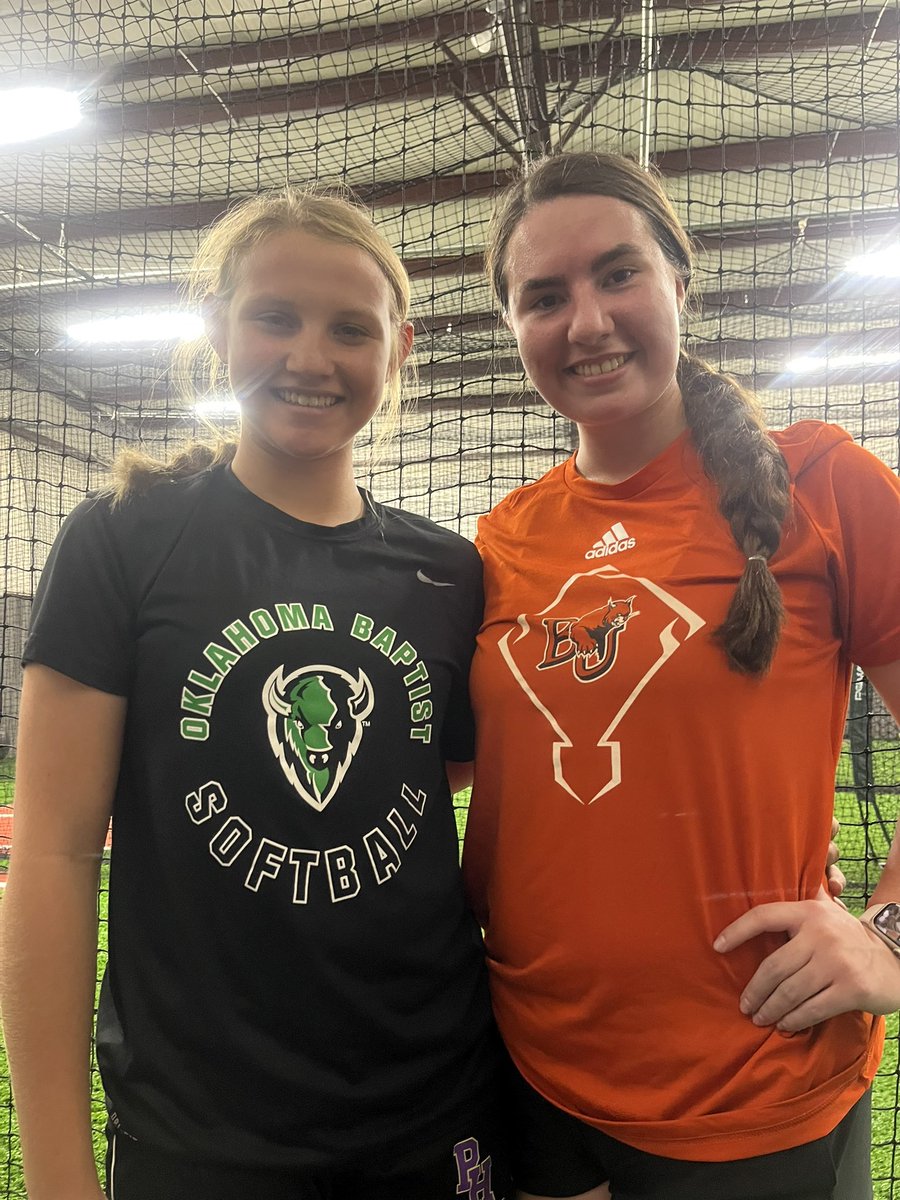 JoeeYounce's tweet photo. I Had a fun time this morning catching for @RGray_24!! Thank you for helping me get better:)@SamHoneyteam @SF_2K9Dragon @ejonesrockchalk @MnuSoftball ❤️ https://t.co/QD2WvYuCys