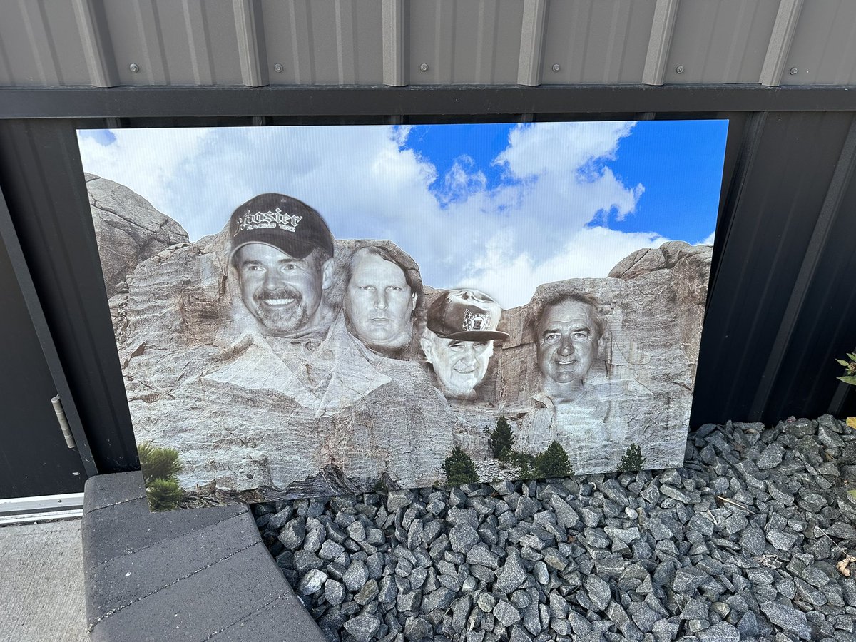 MFRDirtonDirt's tweet photo. Fathead season @FALSNation1946 https://t.co/z6BVJHdcUM