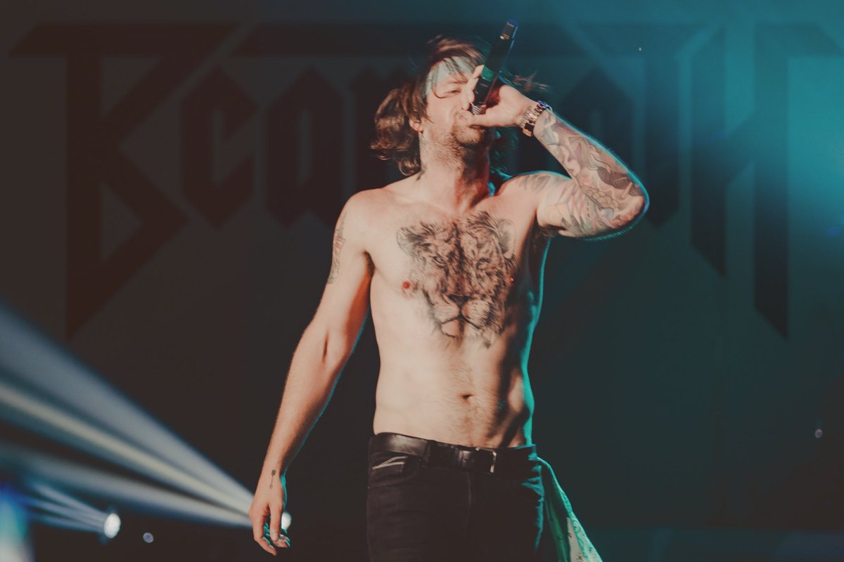 ashogle_photos's tweet photo. Chemistry is changing
Emotions rearranging
I'm outta my cage
Breaking my spell
@calebshomo
@beartoothband
in Chattanooga
for @KeynoteMusic_
#beartooth #beartoothband #calebshomo #keynotemusiccollective #concert #concertphotography https://t.co/mza4XI6E7V