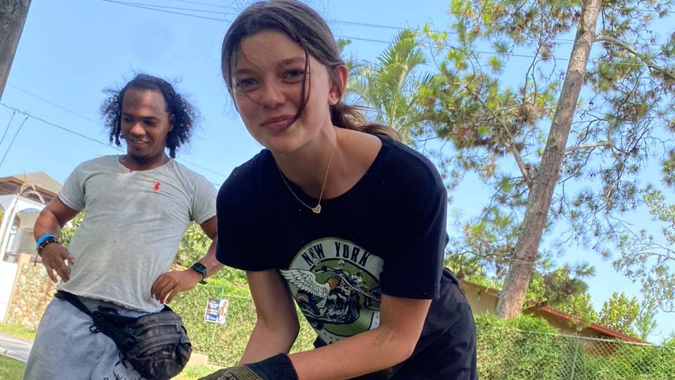 rusticpathways's tweet photo. This is everything!🙌🏾 These students have shown remarkable enthusiasm and are committed to making a positive impact in the local community… and always with a smile!👏
📍Mountain Air & Island Service in the Dominican Republic // #sorustic #teentravel https://t.co/rzlU6r2OHk