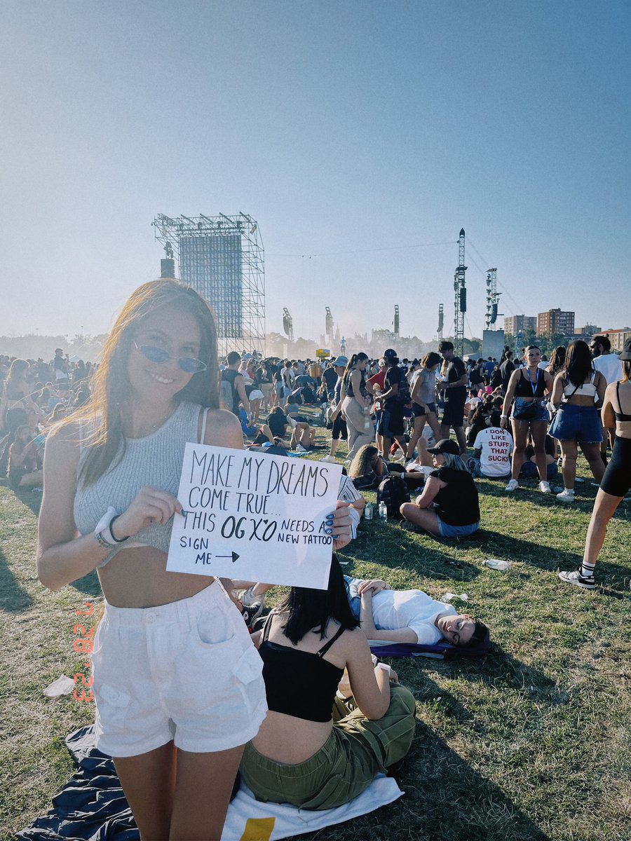 jaeeelynn's tweet photo. waited 12 years for 12 hours 🎈 #theweeknd #xotwod #AHTDMilan #AfterHoursTilDawnTour #ogxo @theweeknd see you again soon! https://t.co/jExmoTyibl