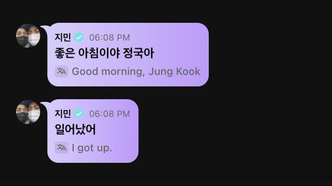 jeon_vantella's tweet photo. 🌟–– Nuevo en Live en Weverse de #JUNGKOOK 

Titulo: ??

🐰: ¡Vaya Jimin!
🐰: ¿Qué haces sin dormir?
🐰: Oh, tienen un Artist Chat.
🐥: Me desperté.
🐰: ¿Dormiste bien? Genial. Voy a dormir ahora.
🐥: Veo que no dormiste.
🐰: *cantando* Buenos días, estoy viendo sus comentarios+ https://t.co/HsfbCPchRa