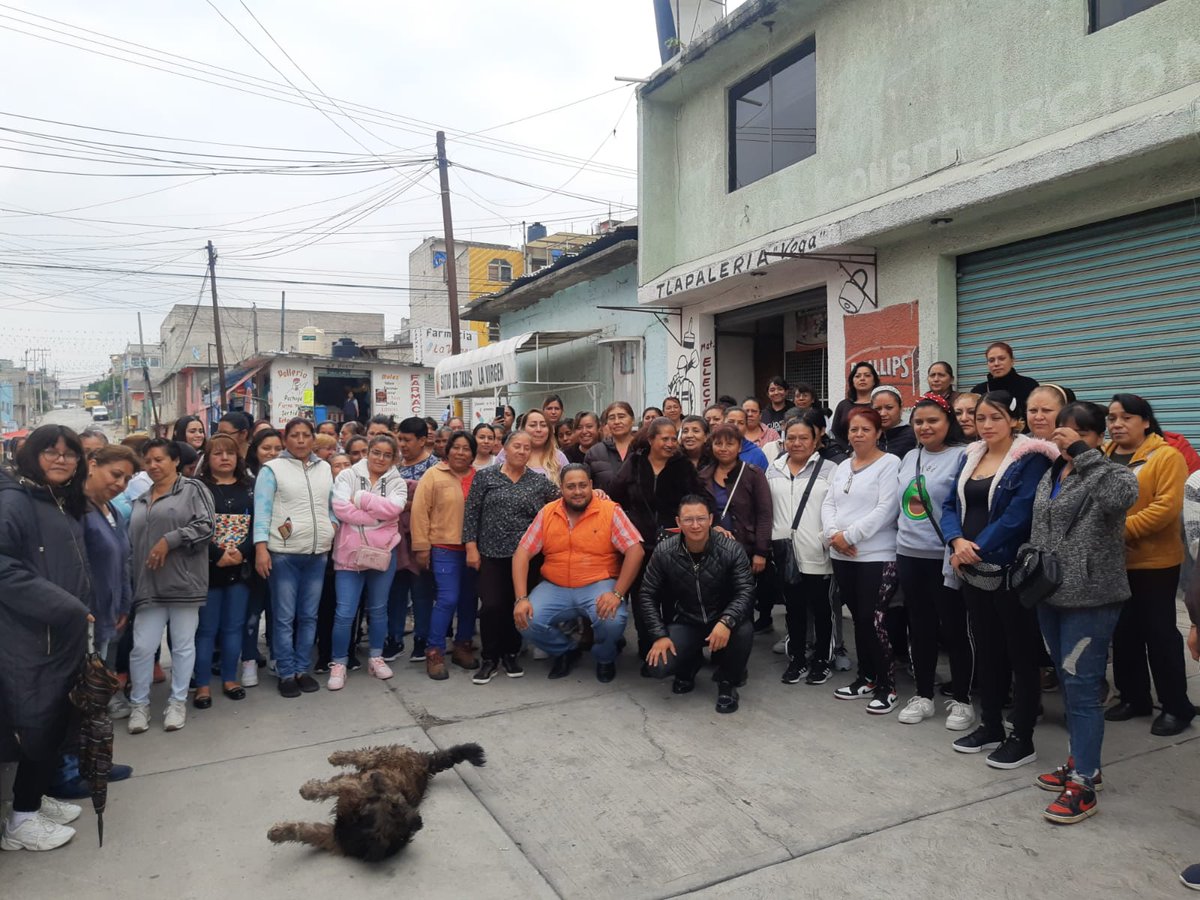 JesusEDistrito6's tweet photo. La Lealtad se siente, hoy en la comunidad de #CiudadCuauhtémoc
se siente a nombre de @alfredodelmazo  mujeres empoderadas.

Agradecido por la muestra de su calidez y #Lealtad a #ADM

#Distrito6
#Ecatepec https://t.co/OwD3z0G3SB