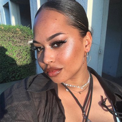 BaddestCassye's tweet photo. #NouvellePhotoDeProfil https://t.co/qpcLpmAuGp