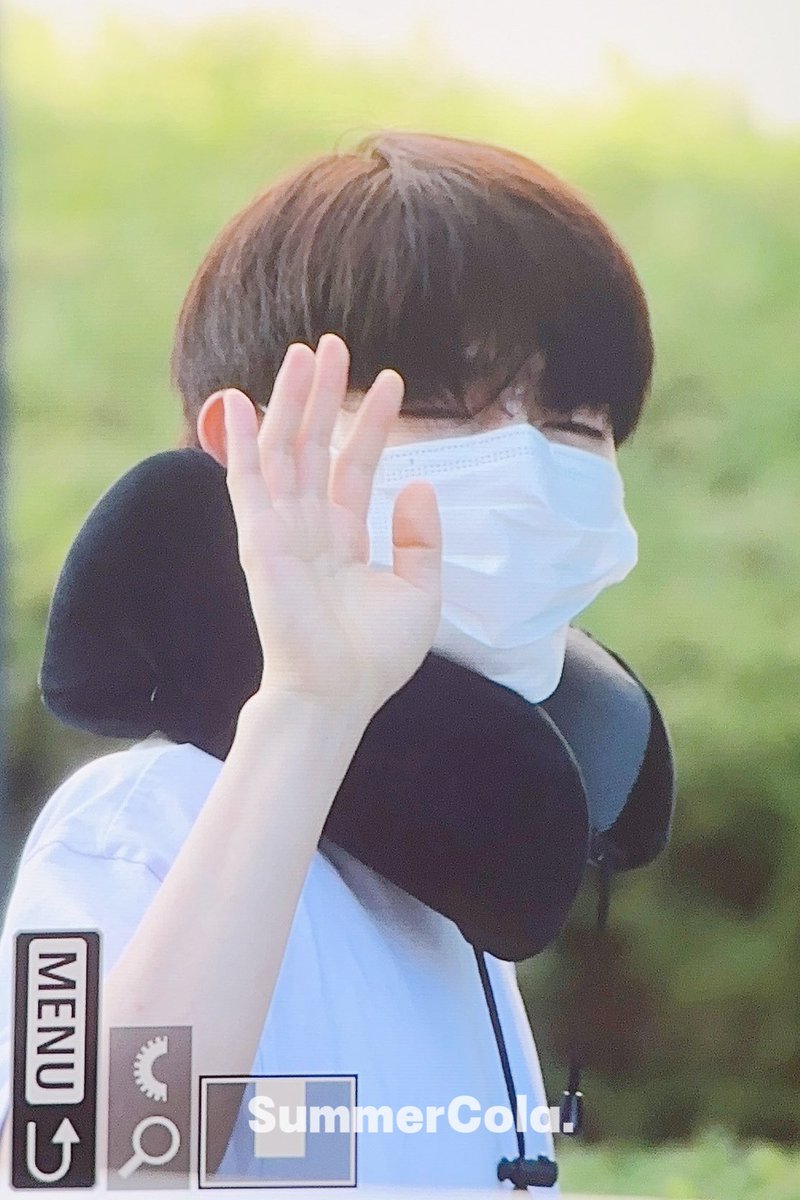 SummerCola0607's tweet photo. 230728 뮤직뱅크 출근 

#ZB1 #ZEROBASEONE #장하오 #ZHANGHAO  #章昊 #ジャンハオ https://t.co/GLNcnU6UTr