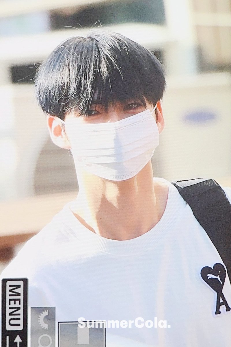 SummerCola0607's tweet photo. 230728 뮤직뱅크 출근 

#ZB1 #ZEROBASEONE #성한빈 #SUNGHANBIN  #ソンハンビン https://t.co/SzxBAsZvZU