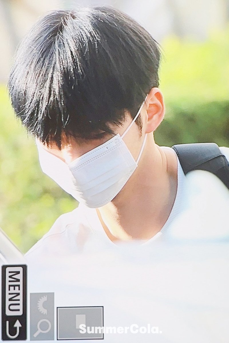 SummerCola0607's tweet photo. 230728 뮤직뱅크 출근 

#ZB1 #ZEROBASEONE #성한빈 #SUNGHANBIN  #ソンハンビン https://t.co/SzxBAsZvZU