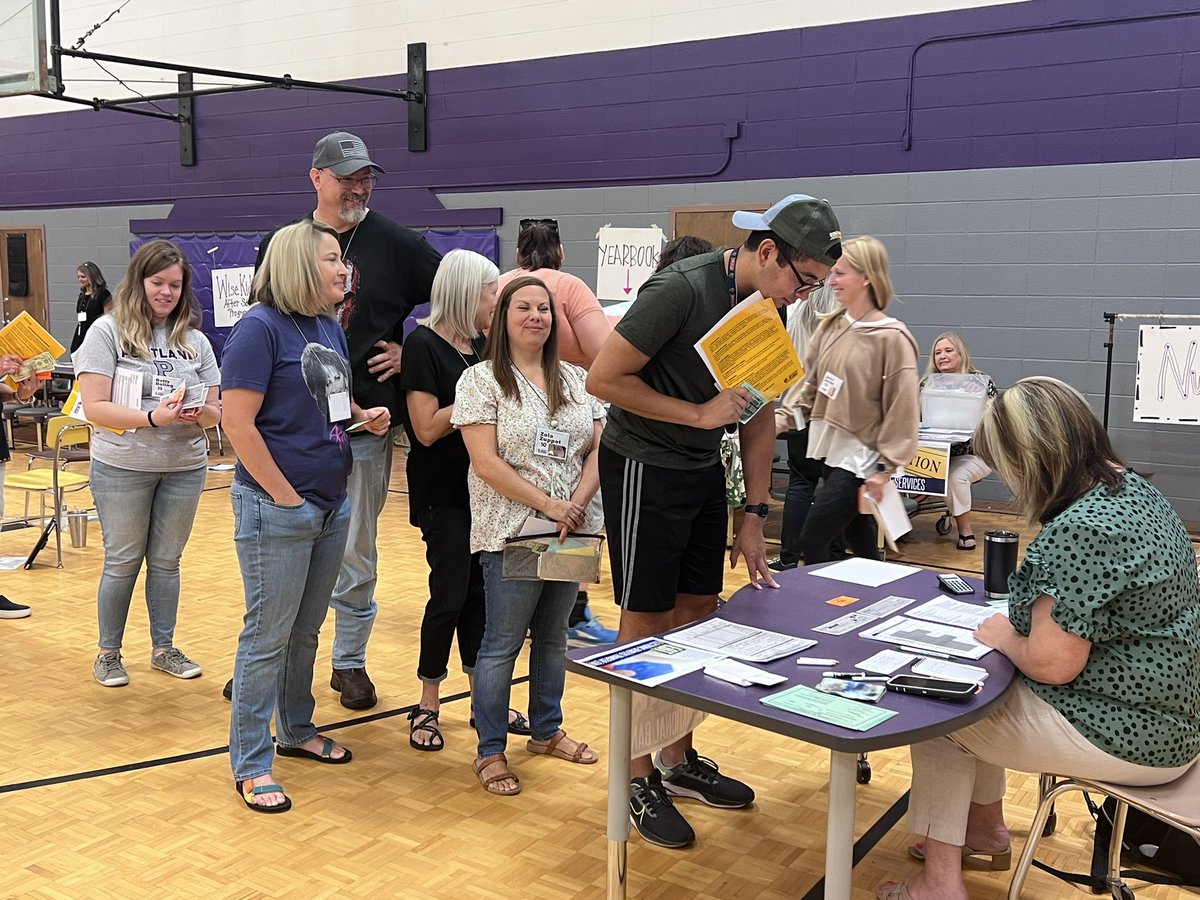 SHOUT OUT Sumner County Team Admins, Supervisors, Coordinators LEs supporting Poverty Simulation  LEADERSHIP MATTERS @SGMcClard <a href="/lj_mayberry/">Lauren Mayberry</a> <a href="/jmjhjnorm/">Melinda Jay Norman</a> <a href="/JeffBYawn/">Jeff B. Yawn</a> <a href="/MrsKHardin/">Kyla Hardin</a> <a href="/mrstgwilkinson/">Tiffany Wilkinson</a> <a href="/KarenMedana/">Karen Medana</a> <a href="/EstepCherie/">Cherie Estep</a> <a href="/AllisonHester10/">Allison Hester</a> <a href="/skinner_frankie/">Frankie Skinner</a> <a href="/scottlangford72/">Scott Langford</a> @jhesson83