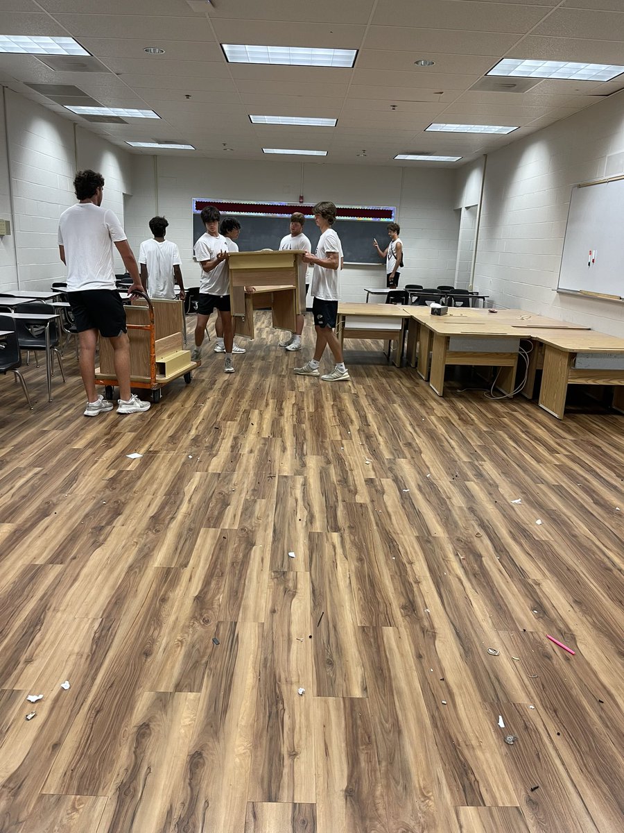 CHSDragonFB's tweet photo. Thank you to Our guys who went after practice today to give back to the community and help Plant Manager Bret Ford and West Collierville Middle move and throw out old computer desks‼️ #VilleCommunity https://t.co/gPaTjDBEoX