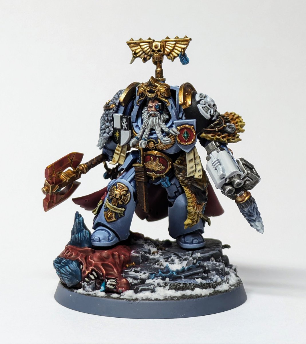 ChrisKHobbies's tweet photo. My Logan Grimnar proxy kitbash is finally done 🥳 Was a real labour of love this one, but I'm very happy with the results. Couldn't decide what else to put on the tilting plate so left blank for now, maybe I'll come back to it later... #WarhammerCommunity #PaintingWarhammer https://t.co/SJbs3inRu7