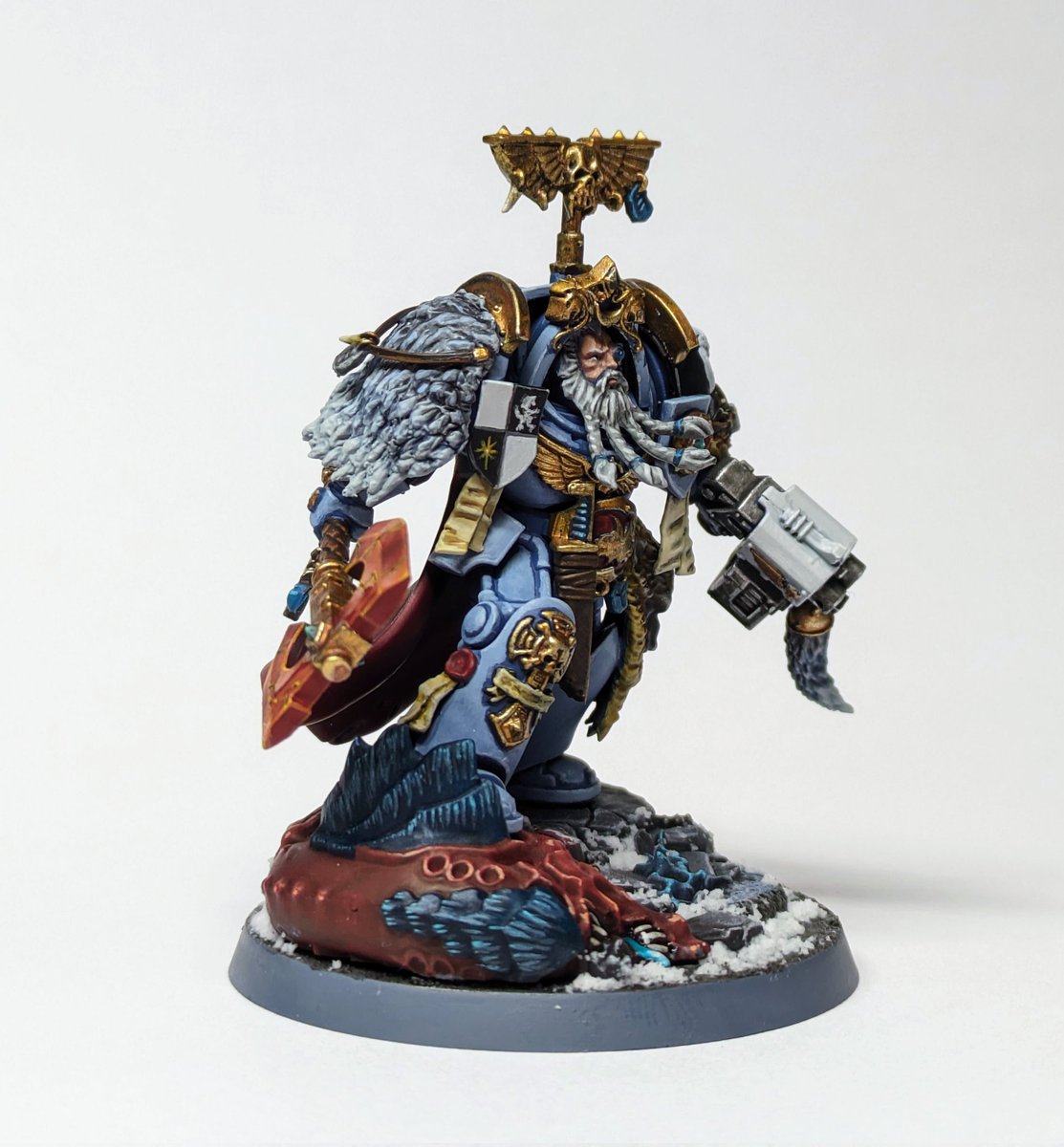 ChrisKHobbies's tweet photo. My Logan Grimnar proxy kitbash is finally done 🥳 Was a real labour of love this one, but I'm very happy with the results. Couldn't decide what else to put on the tilting plate so left blank for now, maybe I'll come back to it later... #WarhammerCommunity #PaintingWarhammer https://t.co/SJbs3inRu7