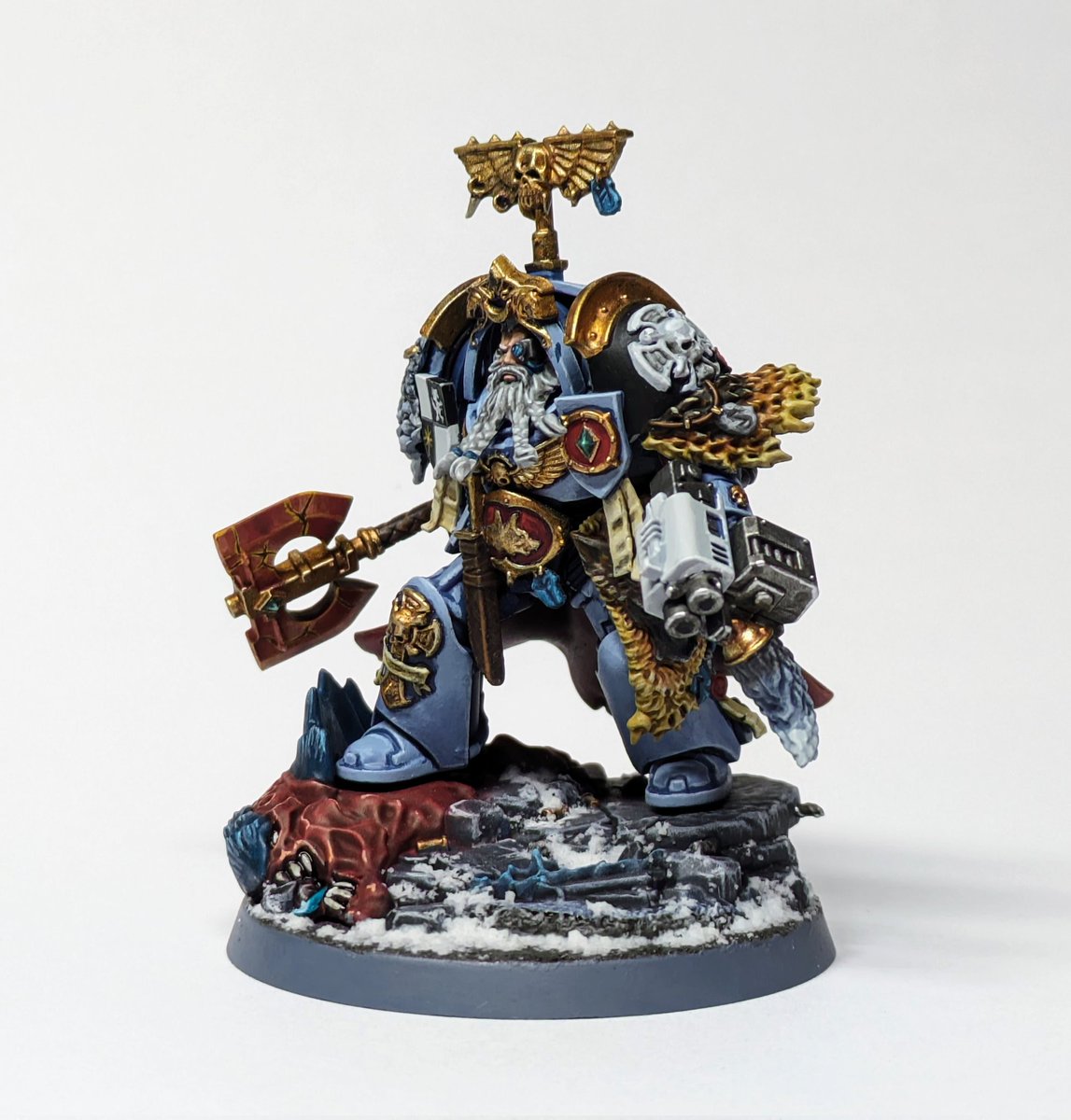 ChrisKHobbies's tweet photo. My Logan Grimnar proxy kitbash is finally done 🥳 Was a real labour of love this one, but I'm very happy with the results. Couldn't decide what else to put on the tilting plate so left blank for now, maybe I'll come back to it later... #WarhammerCommunity #PaintingWarhammer https://t.co/SJbs3inRu7