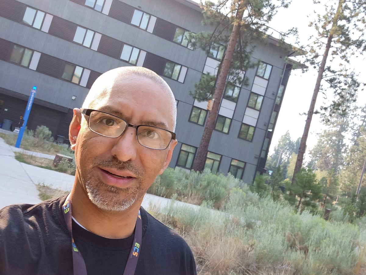 JoseLSilvaSmith's tweet image. Day 5 @osu_cascades for the @exploringcs PD. Done for the day. Getting ready for our last dinner together! โค๏ธ๐๐ #TISDProud #exploringcs