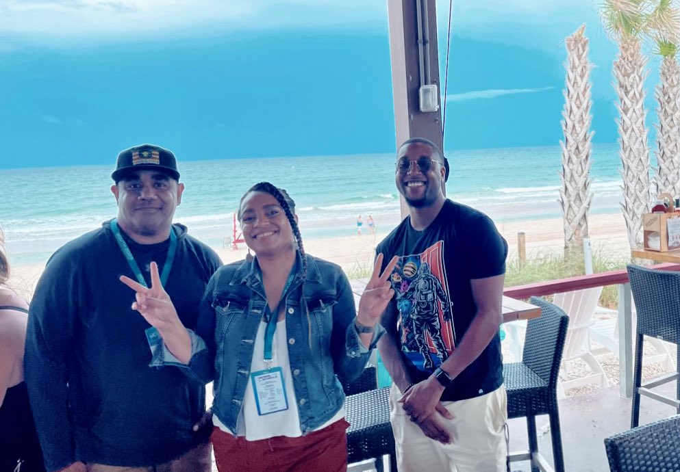 iMrWafflez's tweet photo. Meeting up with the community! 💛🍟💛 #XboxCrew https://t.co/RTwGG7XFP7