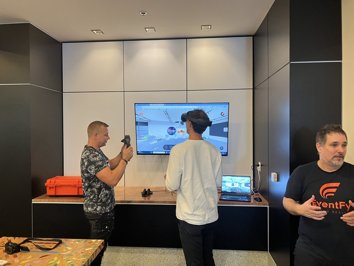 SoFlaDeveloper's tweet photo. Highly suggest anyone in Miami to stop by a @VentureCafeMIA event. They continue to host some of the coolest events in the city. https://t.co/SIlrd88UTB