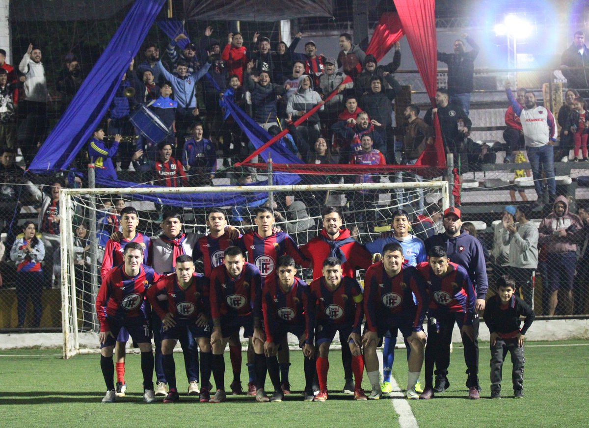 Por los huevos que pusieron, nunca lo vamos a olvidar🤝🏼
MUCHAS GRACIAS DE VERDAD👊🏼
Hay Imperix para rato🔵🔴
Nos vemos en breve ⚔️🛡
<a href="/ligadetuiteros/">Más Liga</a>