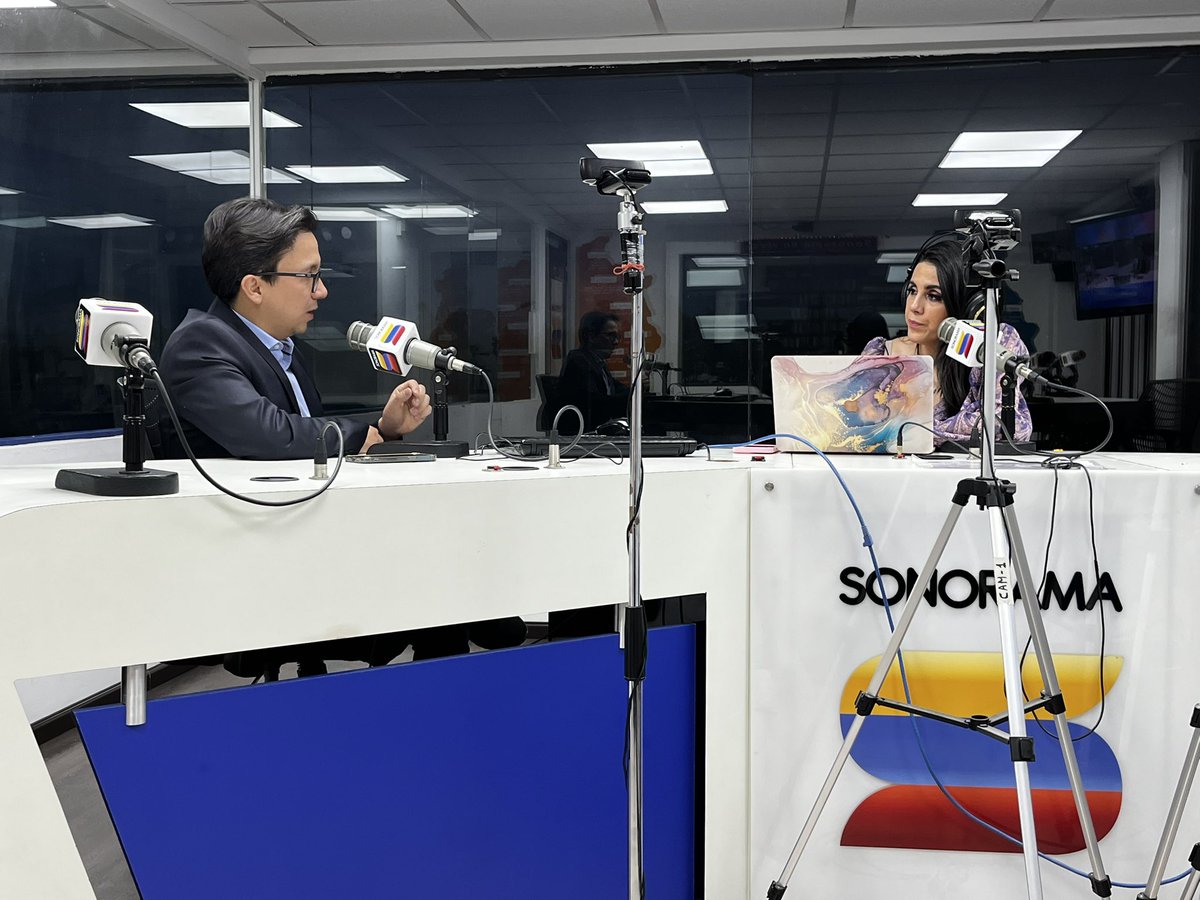 Ecuadorencifras's tweet photo. Escúchanos ahora en 📻 @radiosonoramaec estamos hablando sobre la evaluación sobre el #CensoEcuador. Esta evaluación será objetiva y contará con expertos internacionales de #UNFPA y #CELADE
#BuenasCifras
#MejoresVidas https://t.co/GSXgJMtnmZ