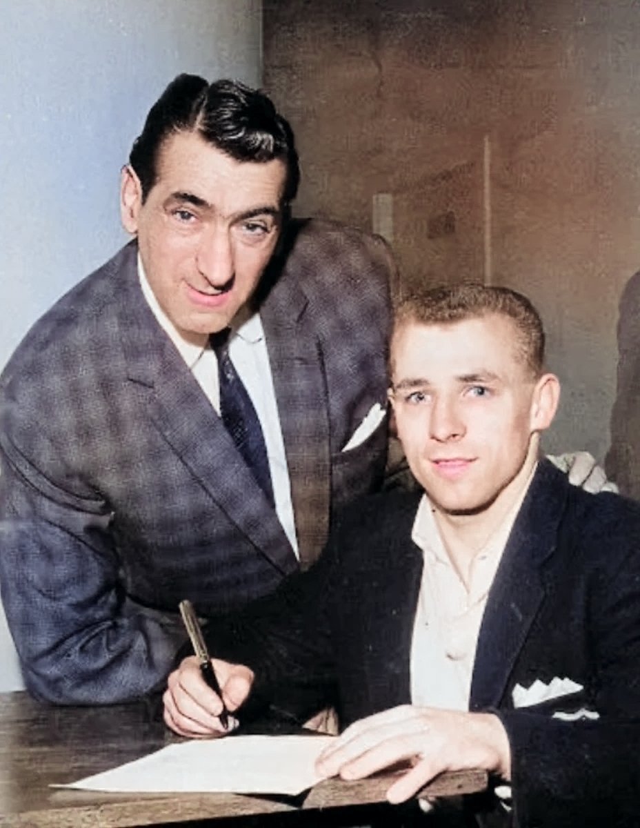 McCleaveBoxing's tweet image. A notable day in '61 when Edinburgh's ABA finalist, Lewie Mackay, went pro under manager Benny Huntman's wing