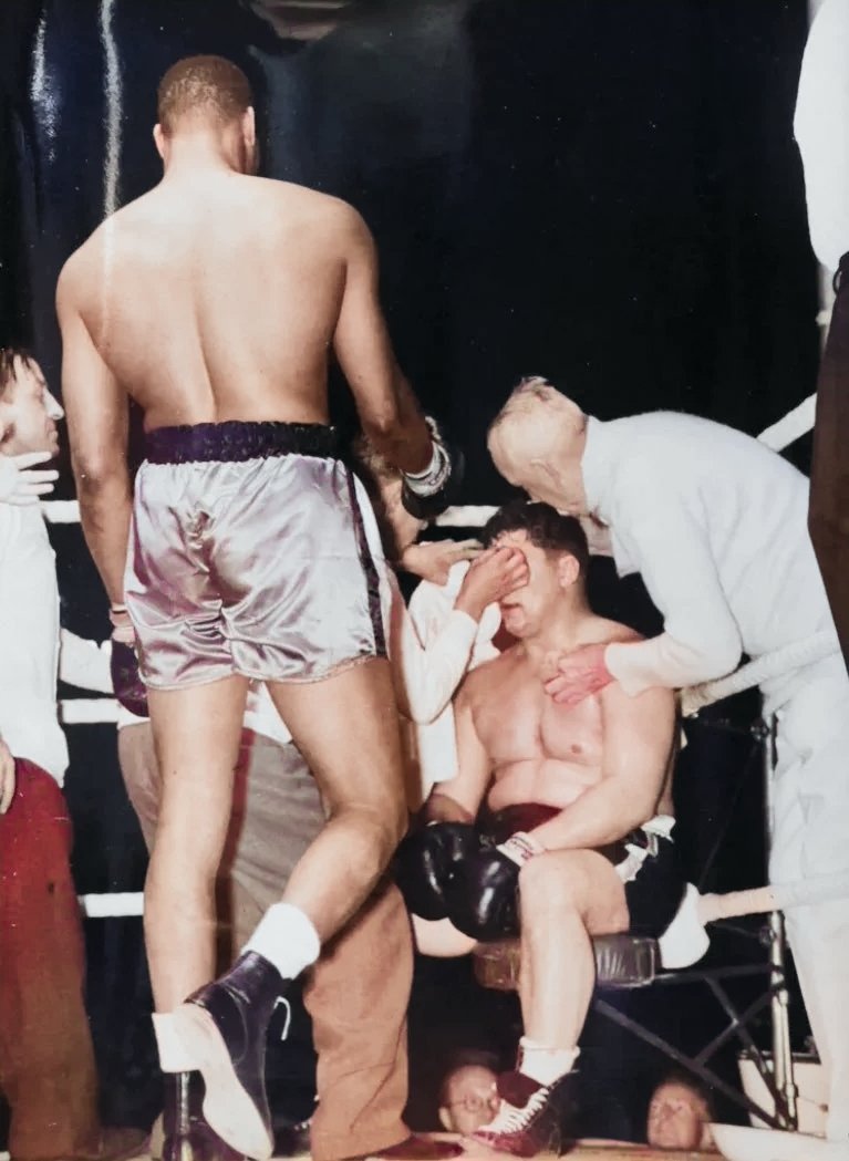 McCleaveBoxing's tweet image. 1955, White City - Valdes leaves Cockell with a cut, ending a World Heavyweight Title eliminator in round 3.