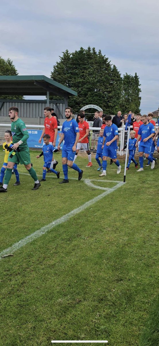 A big shout out to  <a href="/IrlamJFC/">Irlam JFC</a>  U7s team walking out tonight as mascots, this is what it’s al about #grassroots #smiles #oneclub #onecommunity #proud <a href="/SalfordCityFC/">Salford City FC</a>