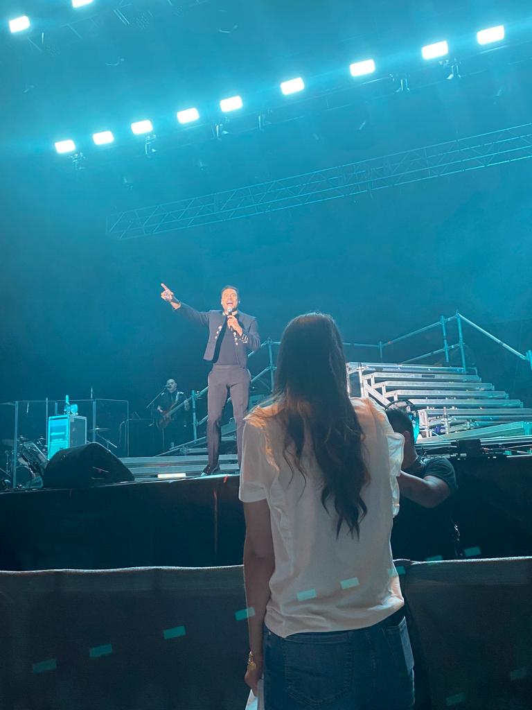 Todavía estoy en una nube 🥰 no tengo palabras para agradecer a <a href="/_CarlosRivera/">Carlos Rivera</a>  todo lo que me hizo sentir esta noche. Era un concierto muy deseado, casi 10 años pidiendo que viniera a Santiago, y porfin se nos cumplió y fue 1000 veces mejor de lo que hubiéramos pensado GRACIAS!!