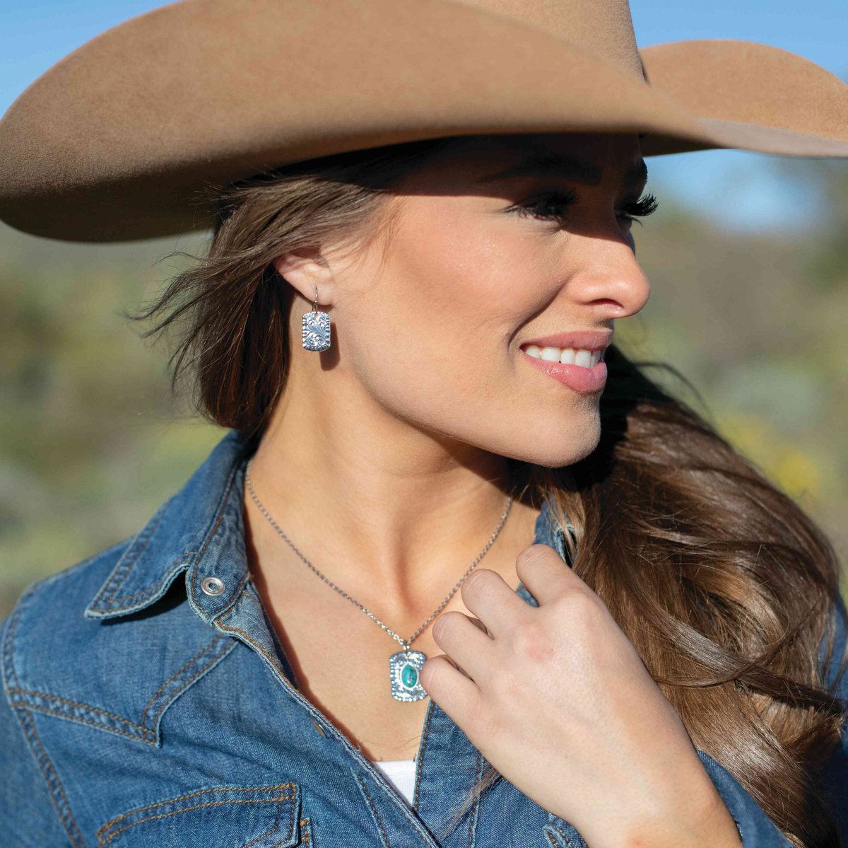 MTSilversmiths's tweet image. July's Featured Products are some of our favorites!  Find this month's featured products at the link! 

montanasilversmiths.com/discover-more/…

#MontanaSilversmiths #FeaturedProducts #SilverArtistry #Jewlery #Bracelets #HatFeather