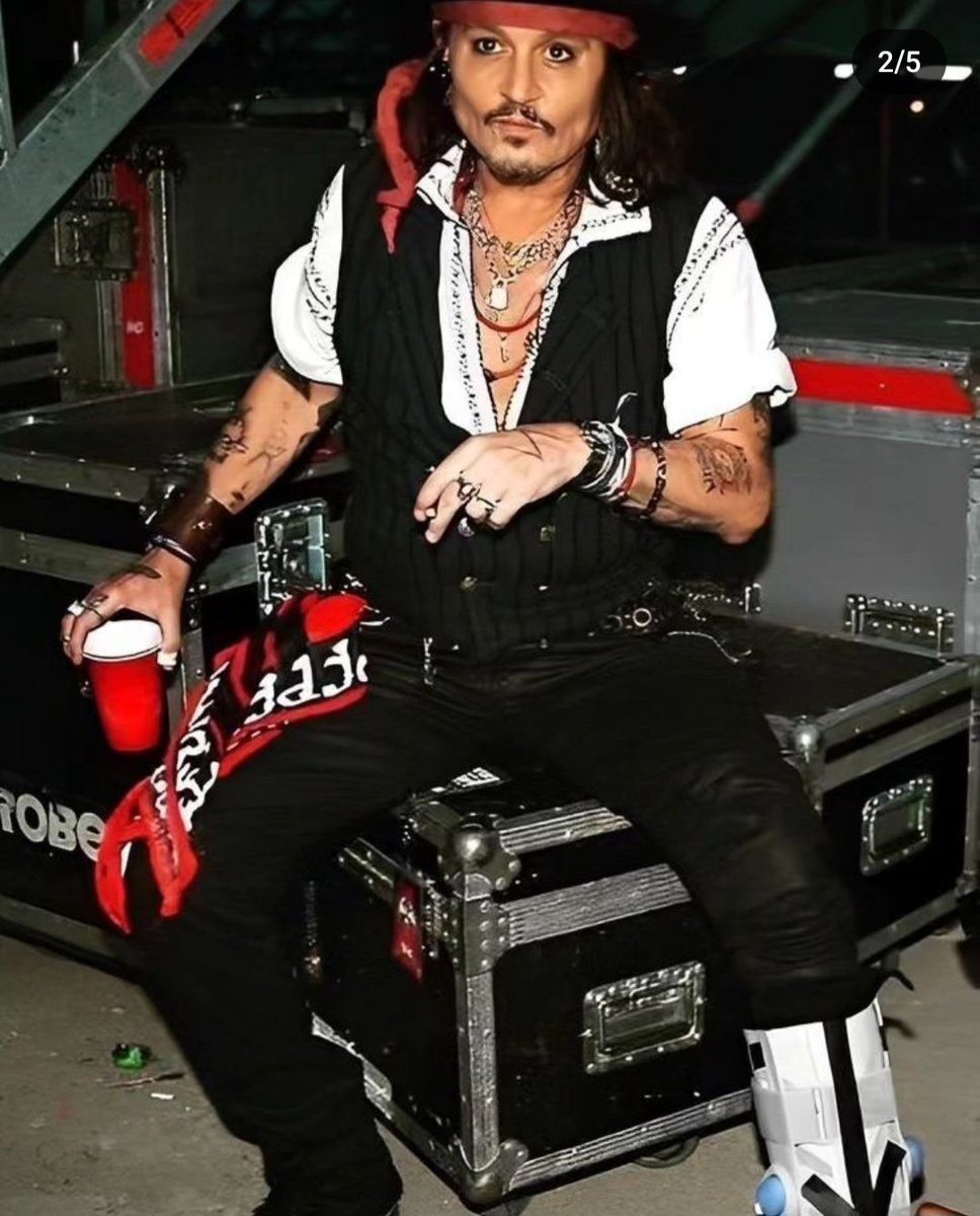 RealCWulfsen's tweet photo. Here is the prove, Johnny spotted again with a red cup and a wrong shoe π€£π€£. @JerrieDepp #redcup #wrongshoe #JohnnyDepp #johnnydeppisalegend https://t.co/Q9j9WIvs1Q
