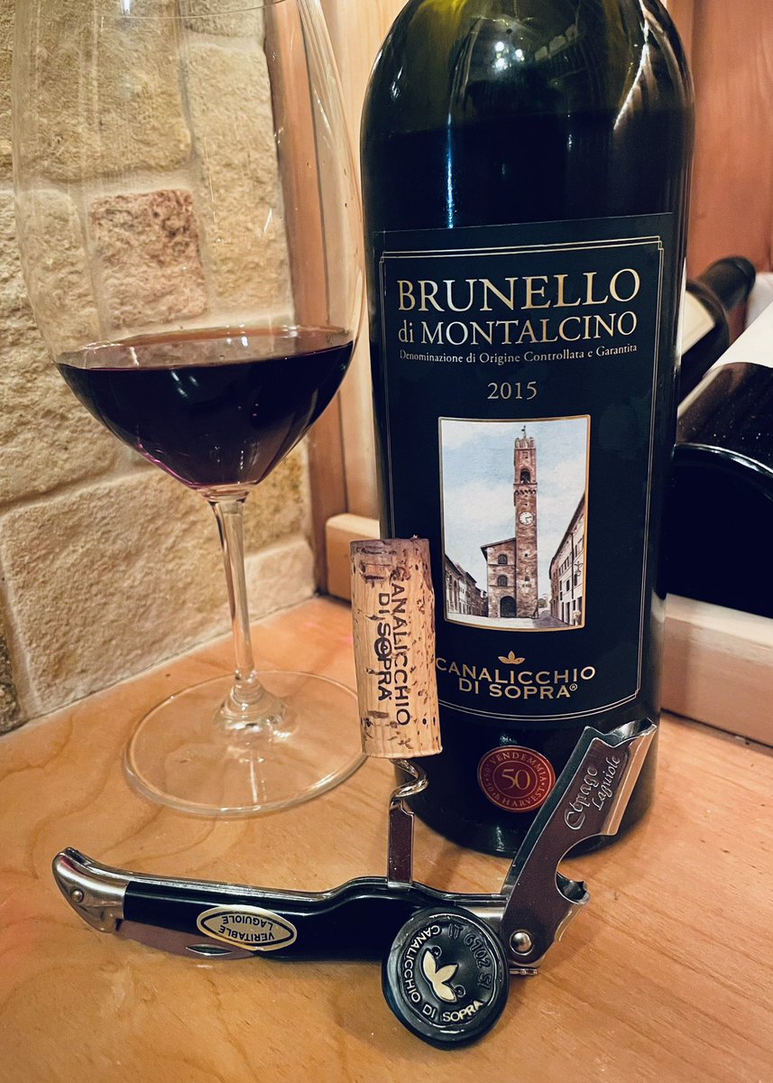 Decided it was time to try this 2015 Canalicchio di Sopra #BrunelloDiMontalcino that I received as gift last year while in Italy. #BdM #Wine