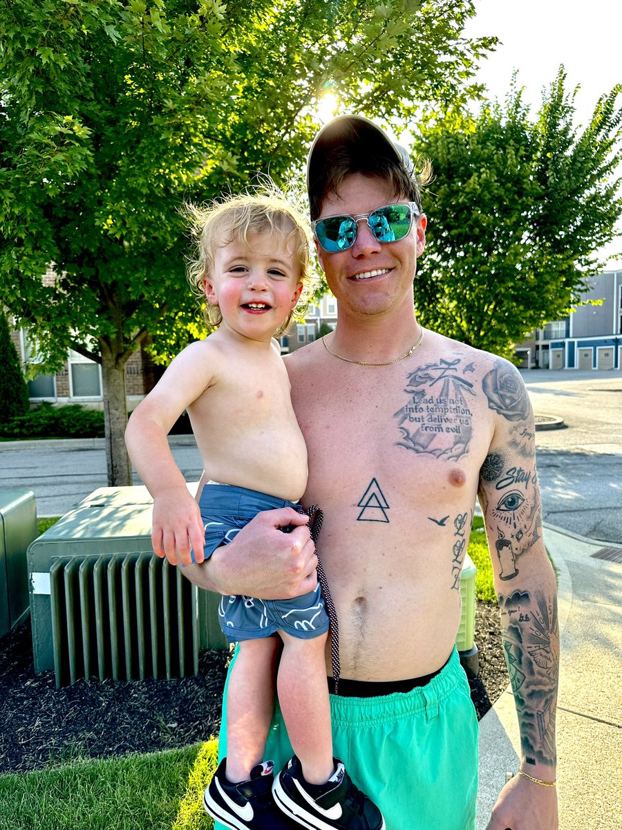 7erkin_'s tweet photo. Touched grass with the kiddo. Today was not do waste ❤️ #osrs #runescape https://t.co/6KVzmfeG3a