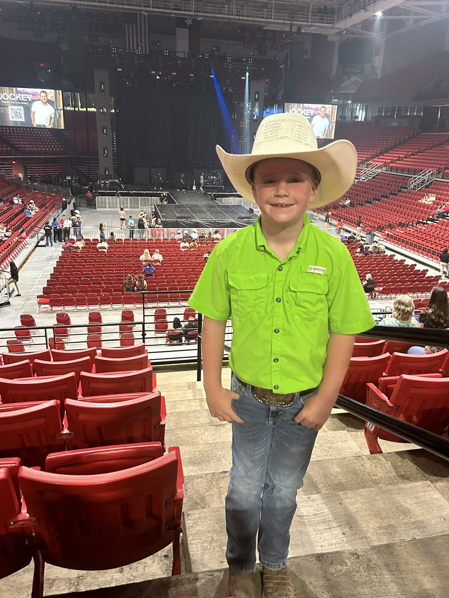 CoachO25's tweet photo. It’s almost go time @lukebryan https://t.co/cWmywapy27