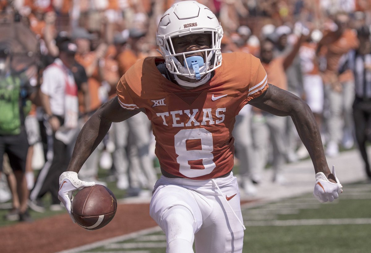 London_Smith1's tweet photo. WOW! #AGTG After a great conversation with @Coach_TJoseph &amp; @CoachSark i am blessed to receive a offer from THE University Of Texas! #HookEm @jmjonesUT @SkysTheLimitWR @RecruitTheU https://t.co/4WLZmaUgyO