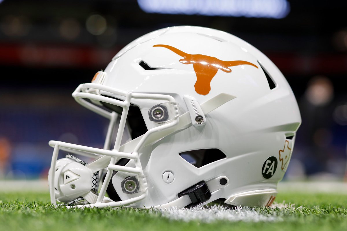 London_Smith1's tweet photo. WOW! #AGTG After a great conversation with @Coach_TJoseph &amp; @CoachSark i am blessed to receive a offer from THE University Of Texas! #HookEm @jmjonesUT @SkysTheLimitWR @RecruitTheU https://t.co/4WLZmaUgyO