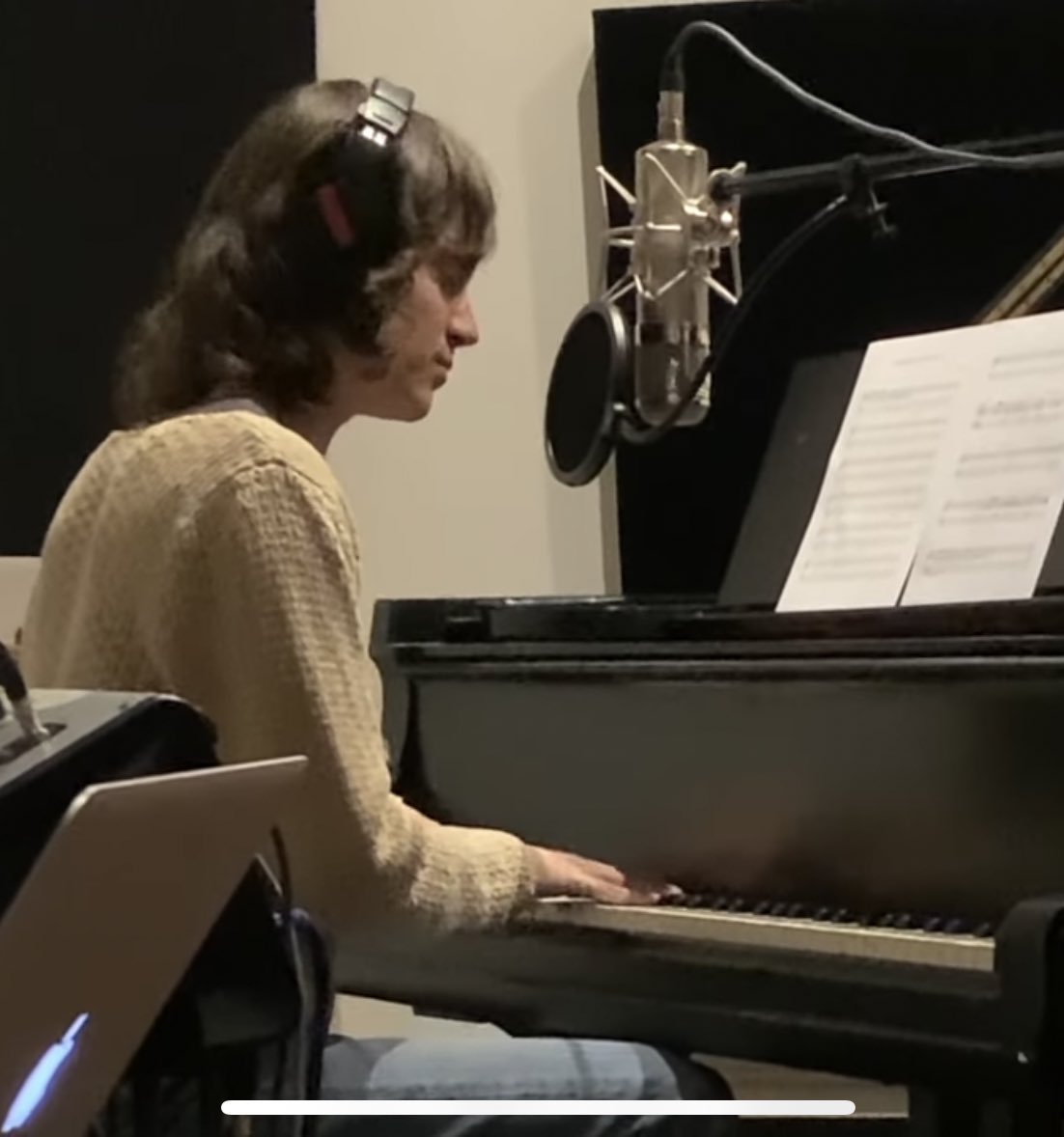 BornsUniverse's tweet photo. Suddenly, the making of a BØRNS record. Few more hours to go 🤎🤍 @bornsmusic 
https://t.co/tmUiI0ga6a https://t.co/kvbWtEBEOQ