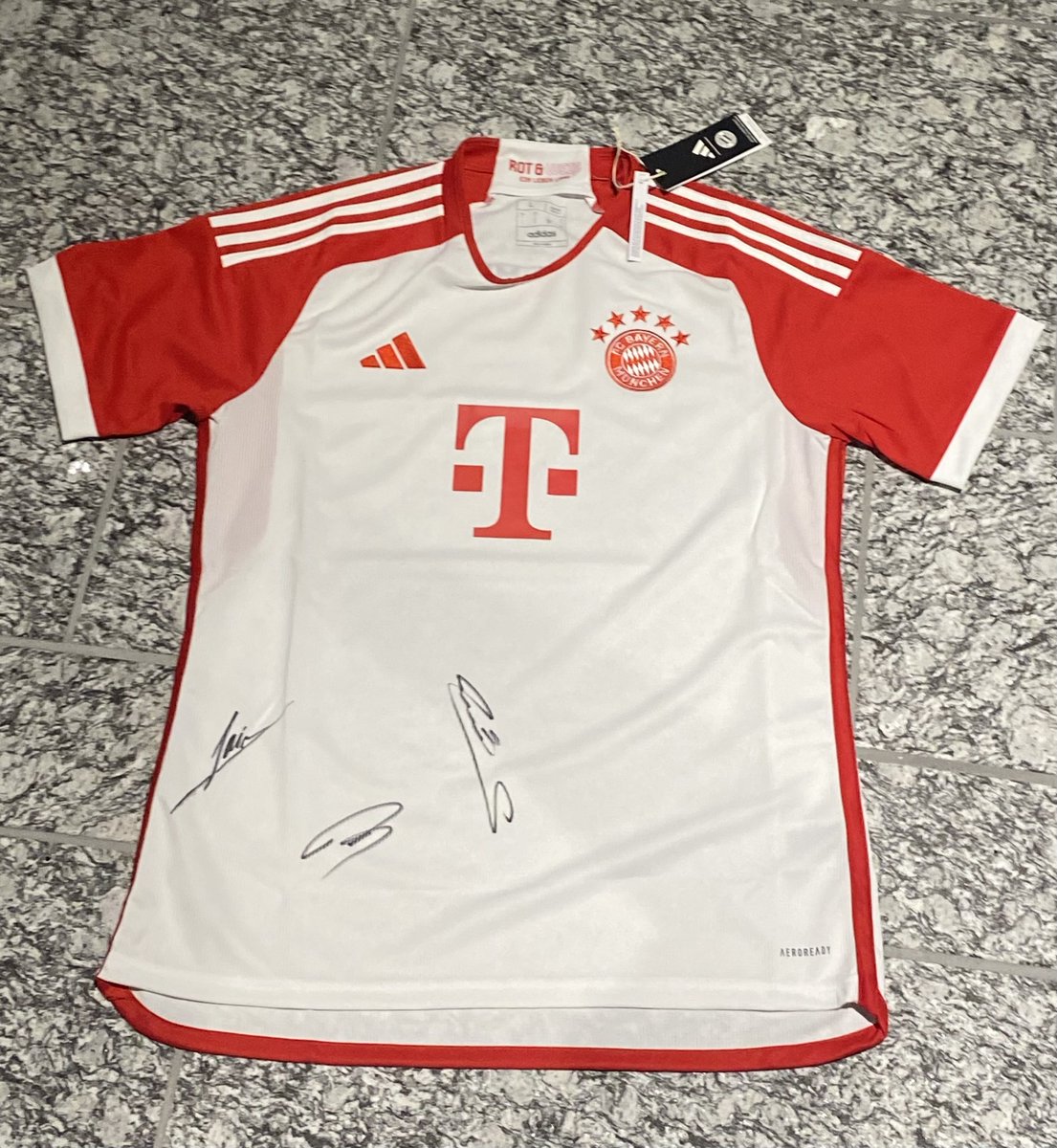 tvtokyosports's tweet photo. ／
FCバイエルン⚽⚽
ユニフォームプレゼント🎁
＼

抽選で1名様に🌈✨ 
▼応募方法
①当アカウントをフォロー
②この投稿をRT
応募は8月13日(日)まで

昨日のイベントでは
サネ、パヴァール、ライマーが
#KONAMI の #eFootball をプレーしました🔥

#テレビ東京  #バイエルン #FCBayern https://t.co/IRhU2LEniX