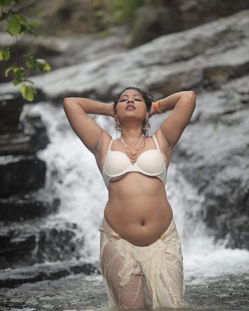 Don't let the secrets behind the magic of ur eyes be revealed 👀 because scarce  things do ask  lots of sacrifices...❣️
And u r worth it 😍
#Self Love ❣️
#Morning Motto 😘😘

Good morning Buddies 😍