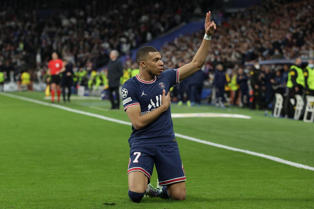 Forbes's tweet photo. Kylian Mbappé Refuses Talks With Saudi Club Offering $1.1 Billion, Report Says https://t.co/gP8z4naOI4 https://t.co/nZJeJuM1hL