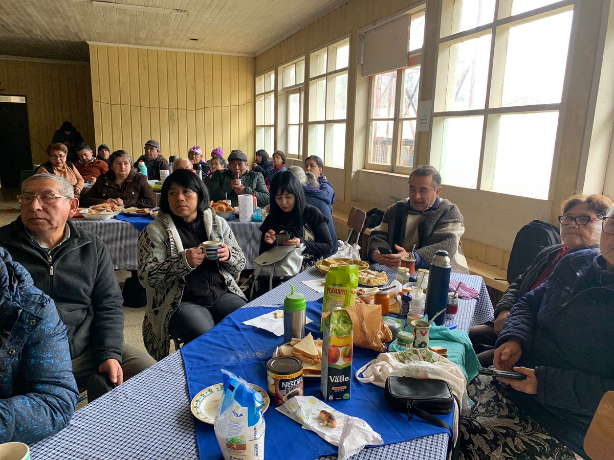 Nuestra Coordinadora Regional de SENAMA Paula Méndez Huenuman, participó junto al municipio y CONADI en la jornada del sector Molonhue comuna de Teodoro Schmidt.  Ambas instituciones abordaron de manera colaborativa los diversos requerimientos de las personas mayores del sector✅
