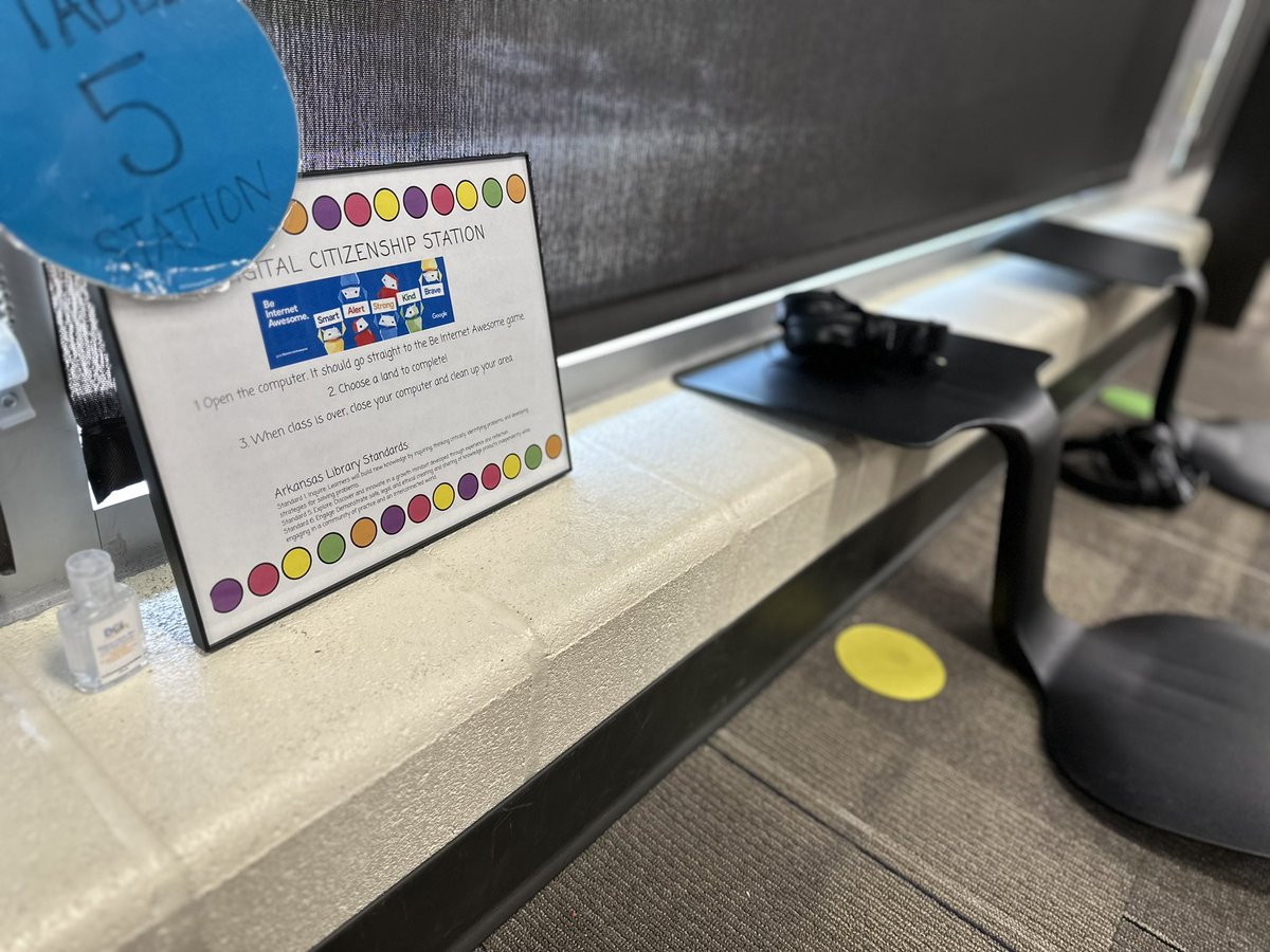 ChrystalBurkes's tweet photo. The librarians in my district had the idea to display our state’s library standards for stations/centers. I loved the idea, so I included specific standards that tied to each specific station. ❤️ #elementarylibraries #teacherlibrarians #librarystation #librarystandards #library https://t.co/M93ACtAKIY