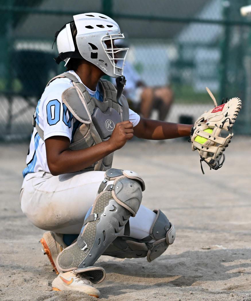 MWilliams2025's tweet photo. Runners-up in the Senior League Central Region Tournament. Had a great experience with my team! Finished with a .650 BA, 13 hits, 7 doubles, a triple, 8 RBIs, no strikeouts, and HR in my last at bat! @YSNLive_com @LittleLeague @YSUSoftball @KentStSoftball @ZipsSB @OhioStateSB https://t.co/okzMUimUa7