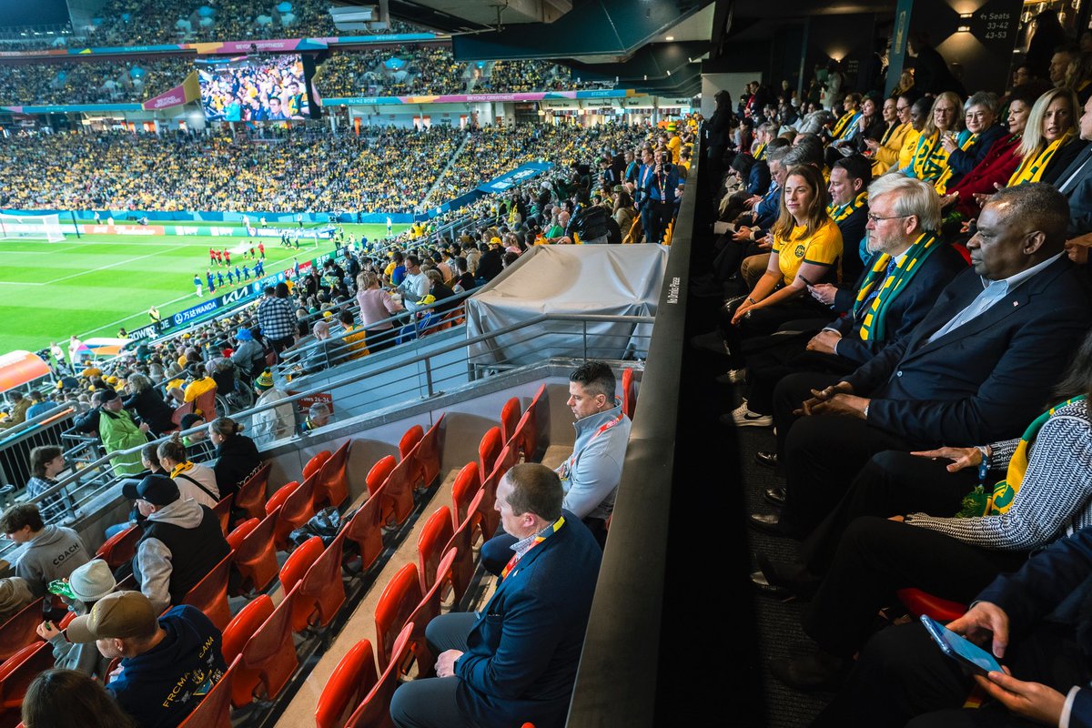 SecDefAustin's tweet photo. It was great to watch the 🇦🇺Australia vs 🇳🇬Nigeria FIFA Women’s World Cup game. Congrats to both teams who showcased excellent teamwork &amp; for bringing nations closer together through sports. Hats off to Nigeria on their win and thanks to Australia for their hospitality. https://t.co/YEjXjLXgxc