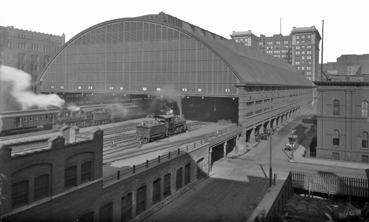 TheTrainiac123's tweet photo. some friends and I were looking through the old Railroad terminuses in Chicago and found that the old LaSalle Street Station looks just like a real life CGI Vicarstown or RWS Tidmouth if you mirror the image https://t.co/MaCVFrI6dW