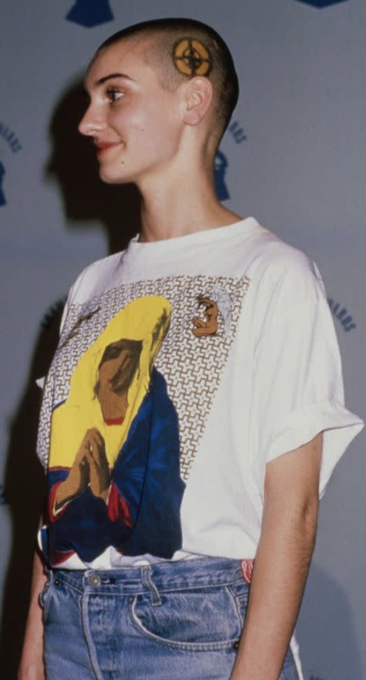 ShaneLanigan's tweet photo. A warrior for causes that weren’t popular but she was always right.
Music collaborations that spanned genres and generations because she was a genius and genius recognised it.
Tiny in stature but a giant in life.
It’s a pity she couldn’t see how much she was loved and adored. https://t.co/vBrY7MbjEk
